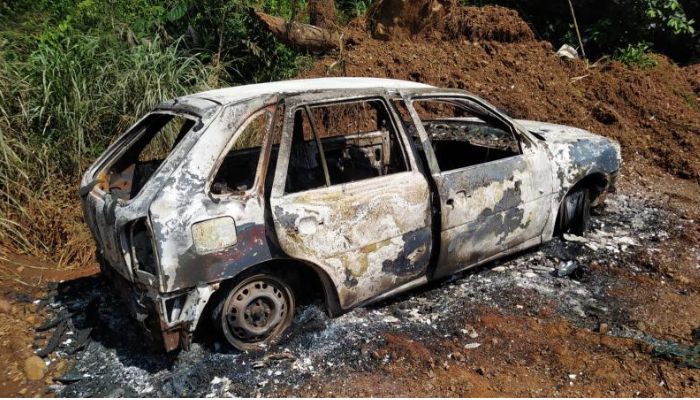 Laranjeiras - Três corpos foram encontrados carbonizados dentro de veículo Gol